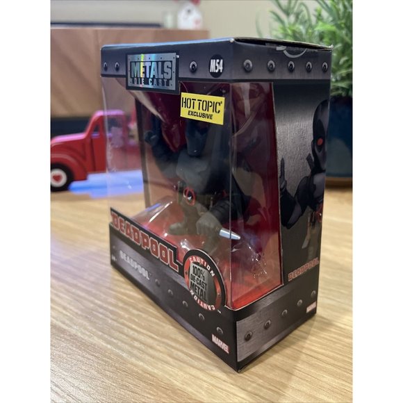 Marvel Deadpool Die Cast Action Figure Hot Topic Exclusive Gray Version - Picture 9 of 11